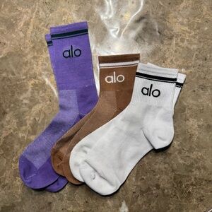New Women’s Alo Socks
New with tags in its packaging 
3 pairs 
Fits sizes 6-11